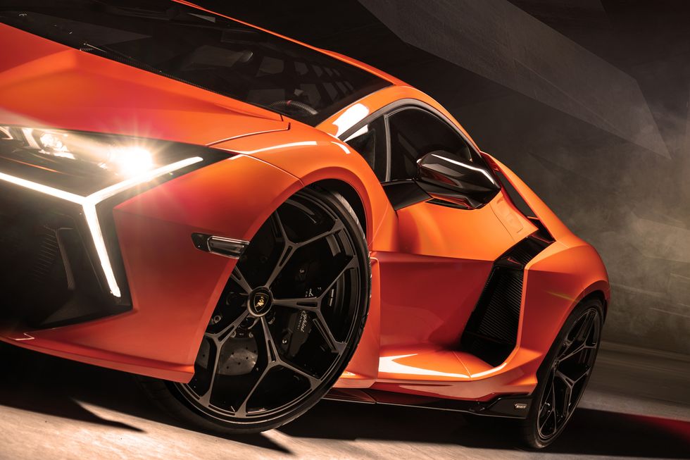 Lamborghini revuelto